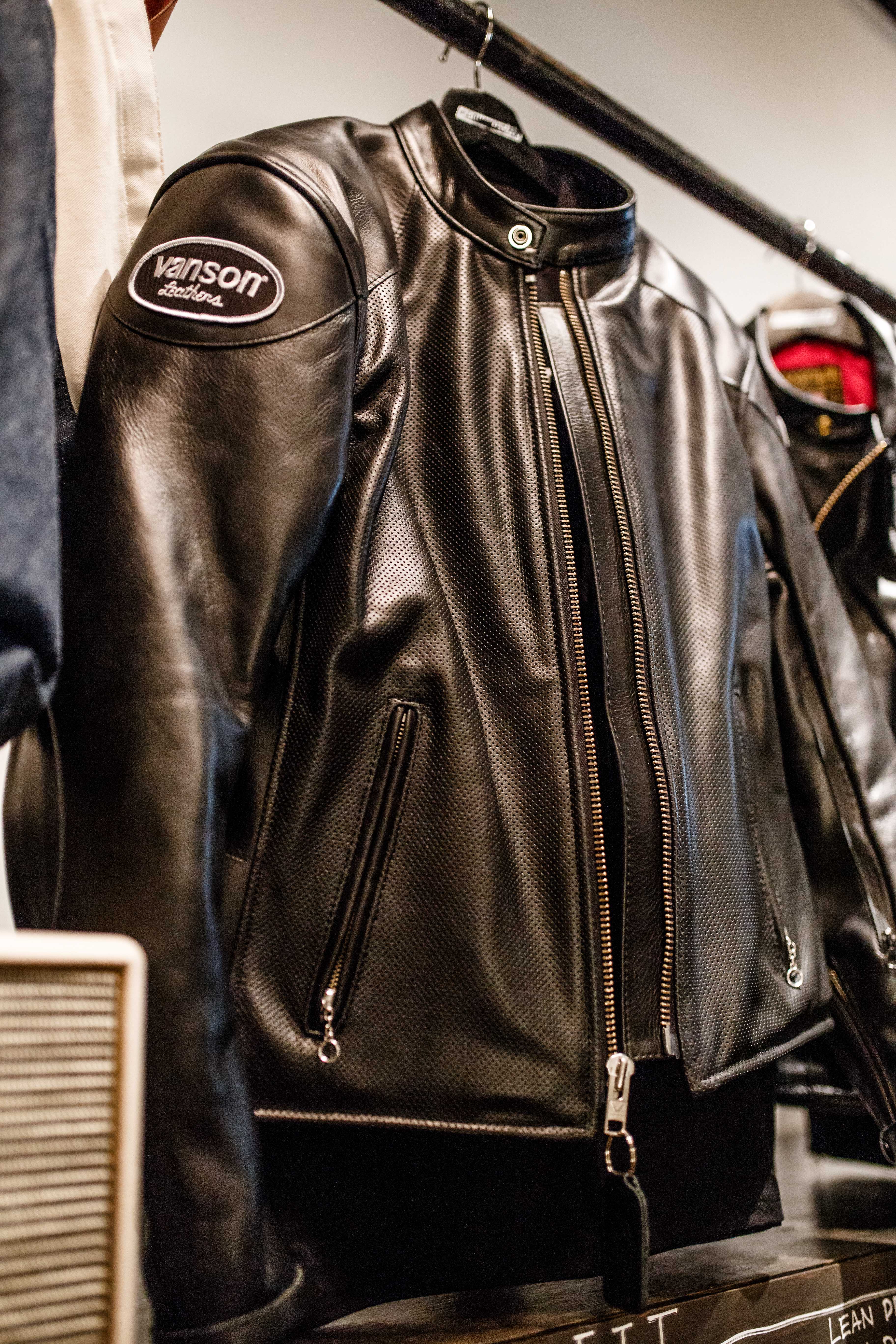 Vanson - DRAC - Perforated Z150 - Black