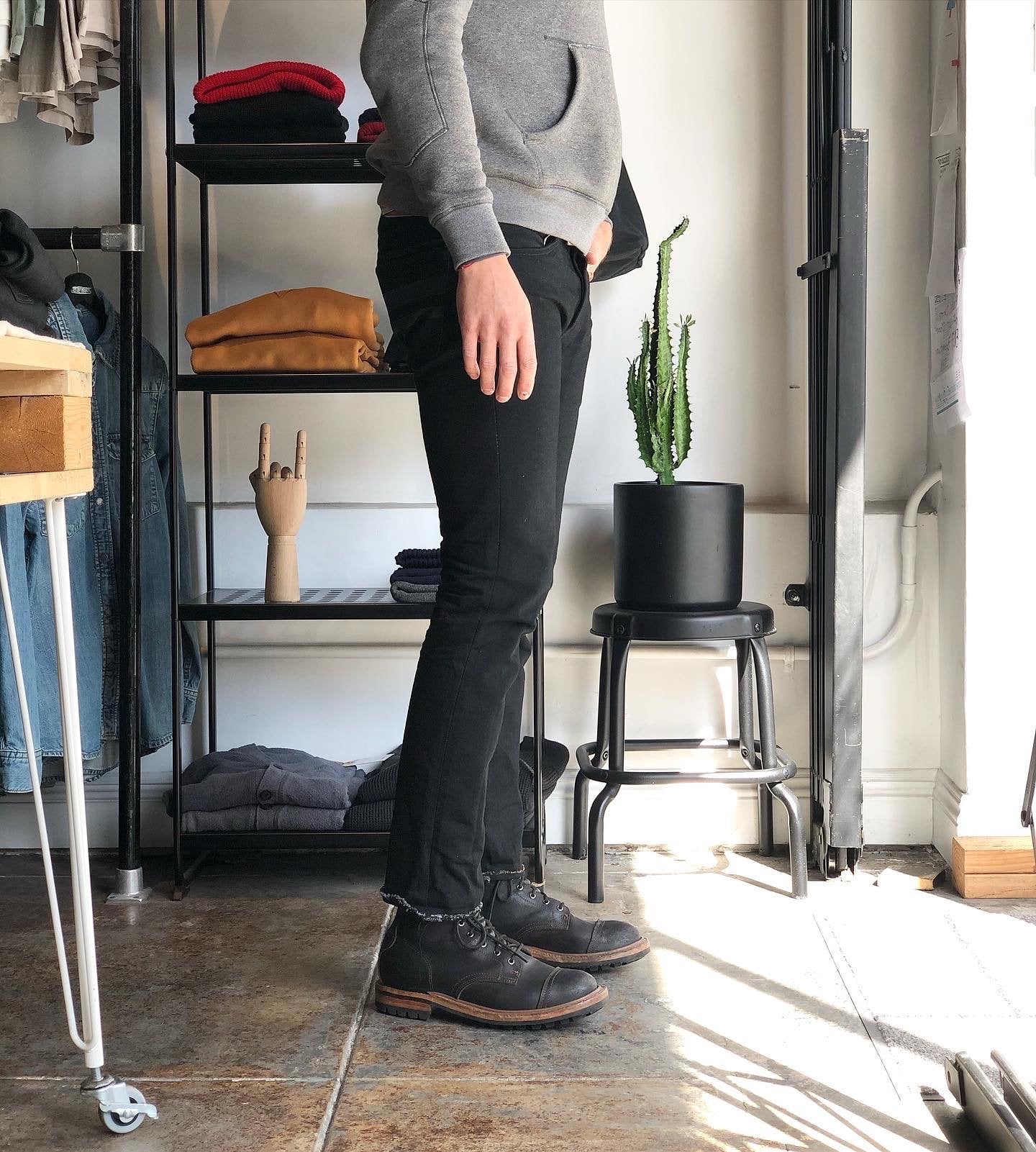 Momotaro - Tight Tapered - Black 15.7oz Zimbabwe w/ Black Battle Stripes