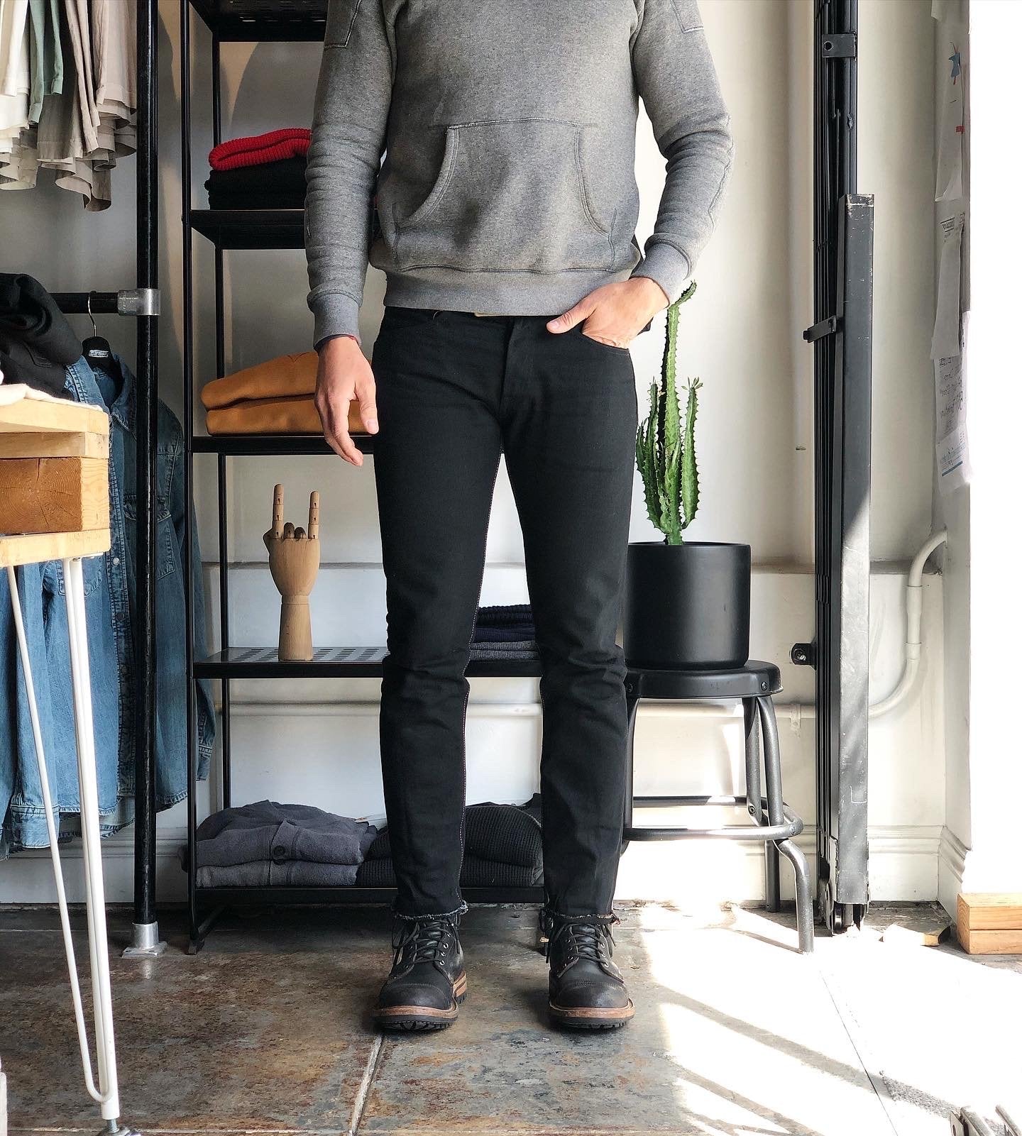 Momotaro - Tight Tapered - Black 15.7oz Zimbabwe w/ Black Battle Stripes