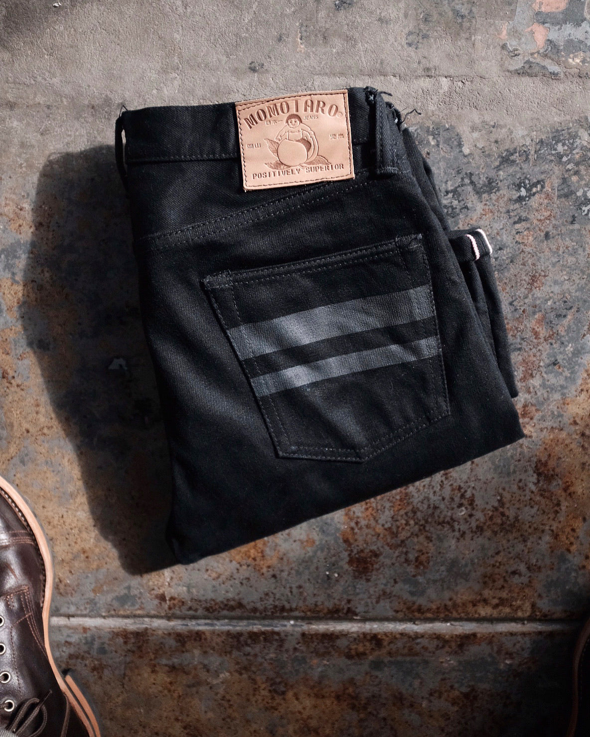 Momotaro - Tight Tapered - Black 15.7oz Zimbabwe w/ Black Battle Stripes